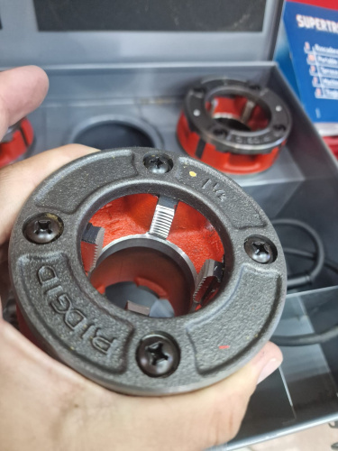 Электрический резьбонарезной клупп RIDGID 690 (с головками 1/2" - 2")