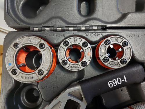 Электрический резьбонарезной клупп Ridgid модель 690-I  44933 (с головками 1/2" - 2")