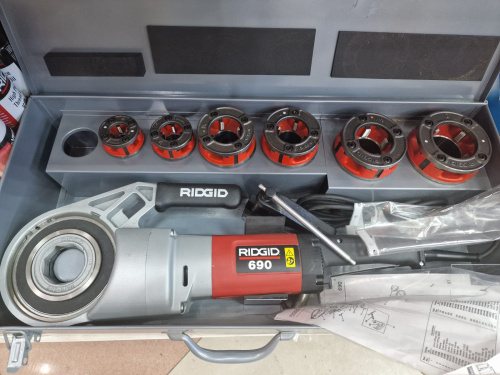 Электрический резьбонарезной клупп RIDGID 690 (с головками 1/2" - 2")