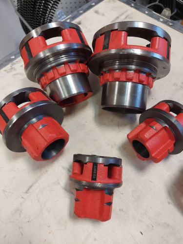 Электрический резьбонарезной клупп Ridgid модель 690-I  44933 (с головками 1/2" - 2")