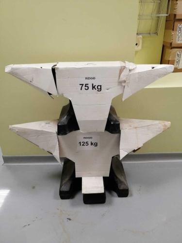 Наковальня (2 рога) 75кг   14169 Ridgid